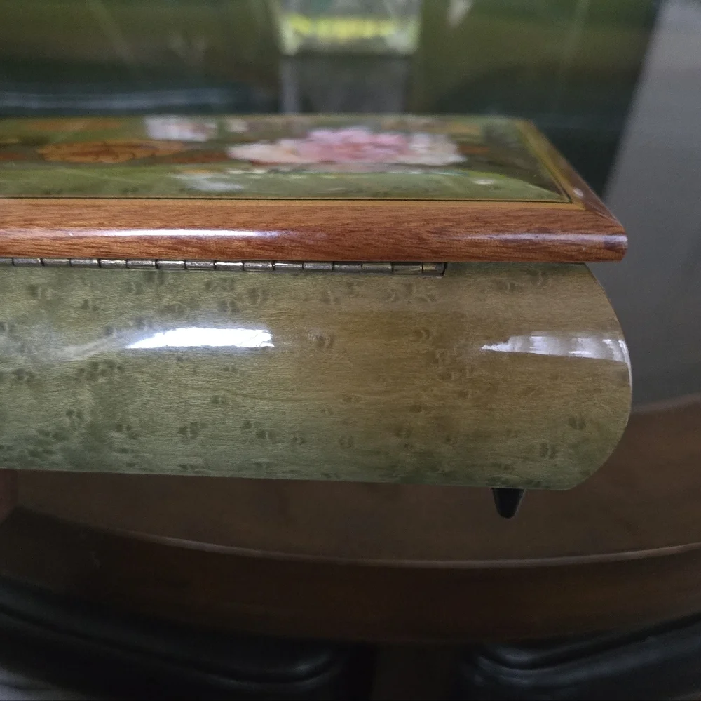 Beautiful Vintage Real Wood Music Jewelry Box - Picture 2 of 4